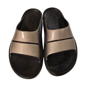 OOFOS WOMEN'S OOMEGA OOAHH LUXE SLIDE LATTE, SIZE 7